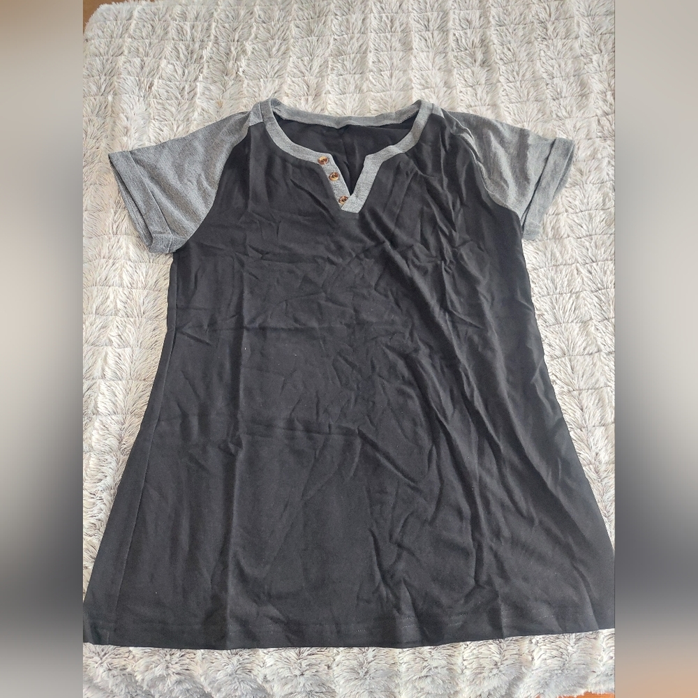 Nwt small v-neck tee black / gray